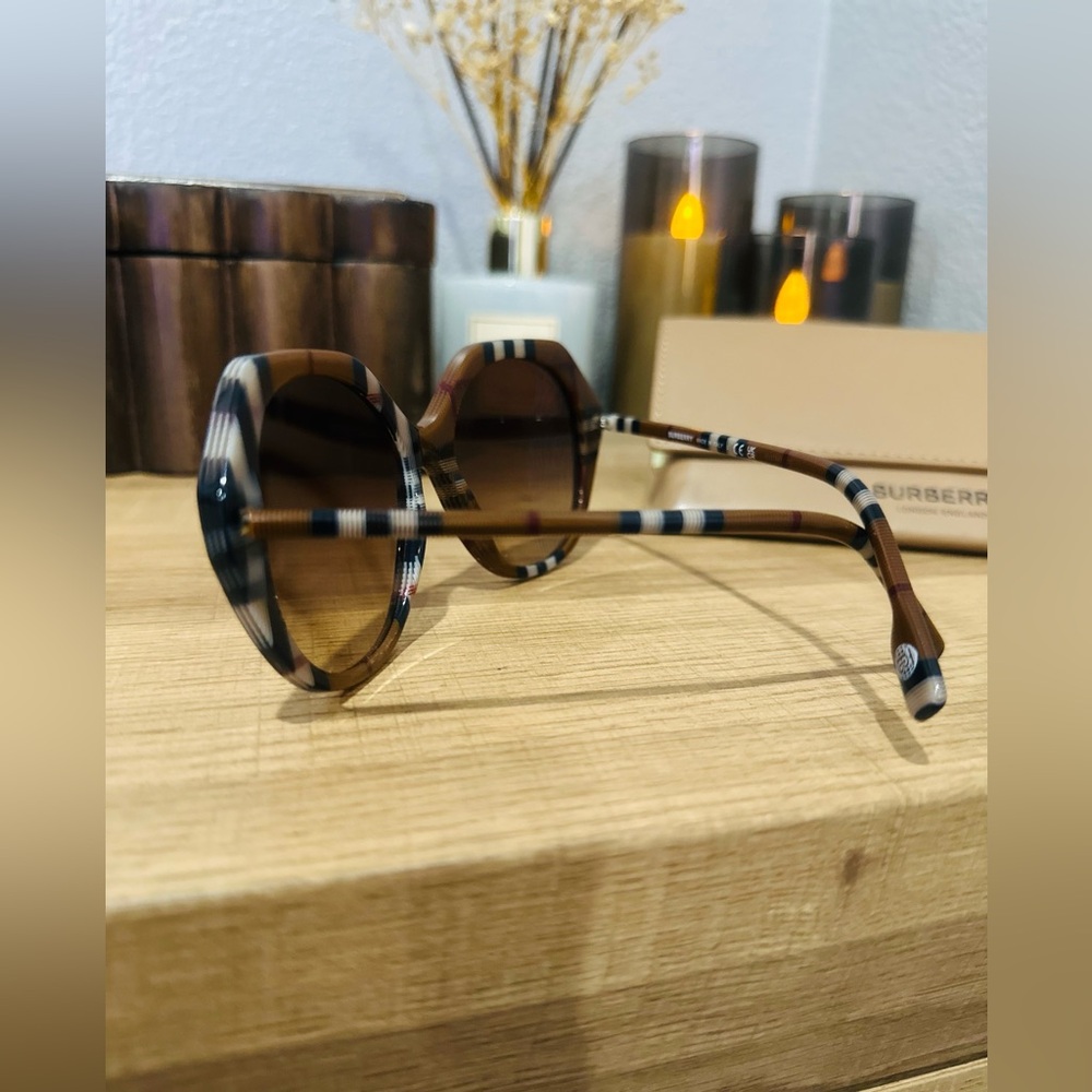 AUTHENTIC BURBERRY Square Lens Sunglasses 🤎😎 - Picture 7 of 7